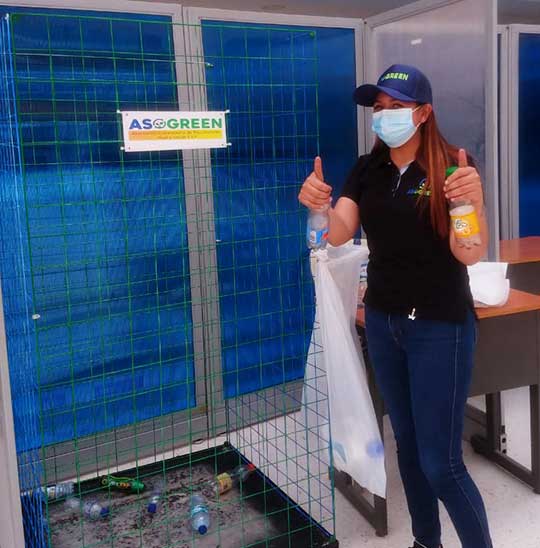 Entrega de Contenedor Para Botellas de PET